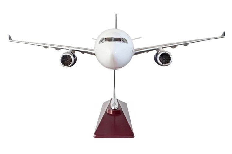 Airbus A330 Qantas widok z przodu