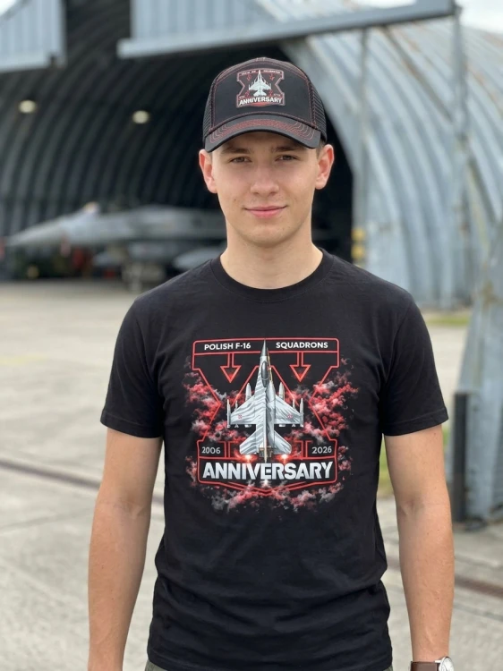 20 lat F-16 na młodym mężczyźnie