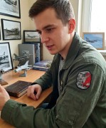 Naszywka MiG-21 na kombinezonie młodego pasjonata lotnictwa