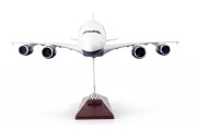 British Airways Airbus A380 na wprost