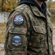 Naszywka Iskra i Hercules na kurtce moro