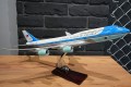 Air Force One Boeing 747 widok ze skosu