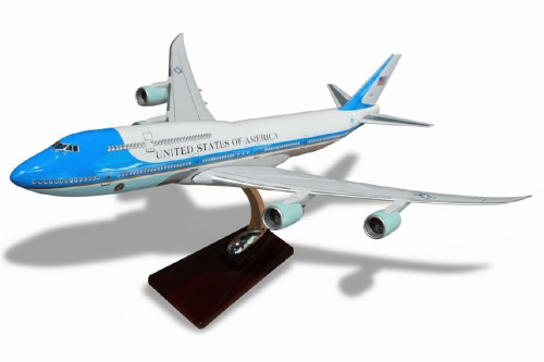 Air Force One Boeing 747 widok ze skosu