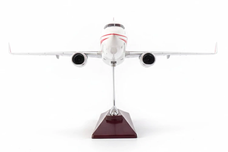 Boeing 737 Rządowy Piłsudski widok z przodu