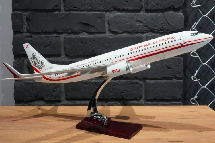 Boeing 737 Rządowy Piłsudski widok ze skosu
