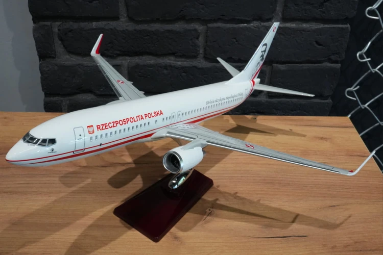 Boeing 737 Rządowy Piłsudski widok ze skosu