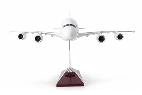 Airbus A380 Thai Airways na wprost