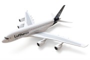 Airbus A380 Lufthansa ze skosu