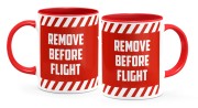 Czerwony kubek Remove Beefore Flight oba
