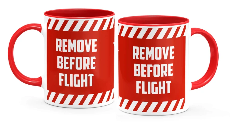 Czerwony kubek Remove Beefore Flight oba