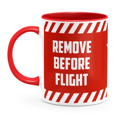 Czerwony kubek Remove Beefore Flight z uchem po lewej