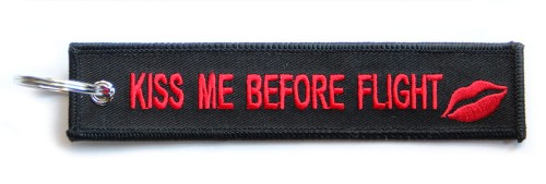Brelok remove Kiss me before flight