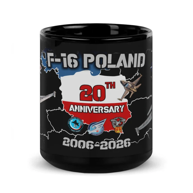 Czarny kubek 20 lat F-16 w Polsce środek