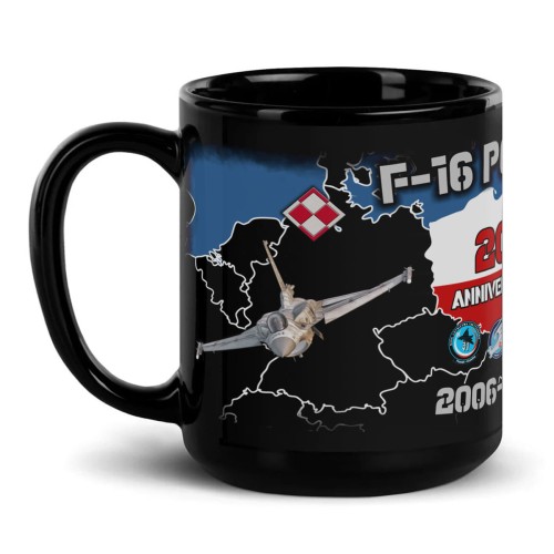 Czarny kubek 20 lat F-16 w Polsce ucho po lewej